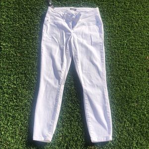 White Bebe Crop Pants 💝